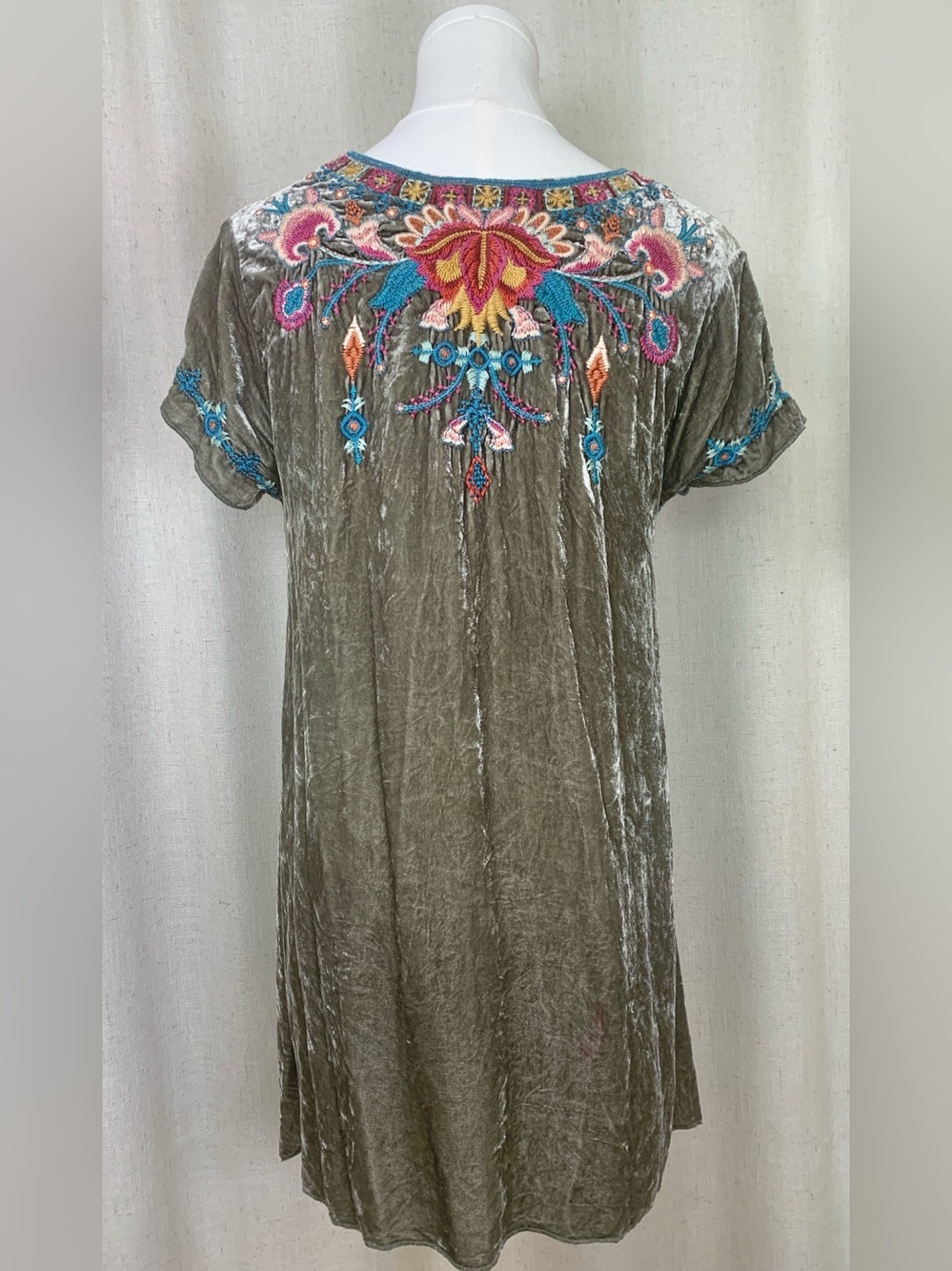Johnny Was Embroidered Velvet V-Neck Tunic Top in Olive Green - Picture 4 of 6